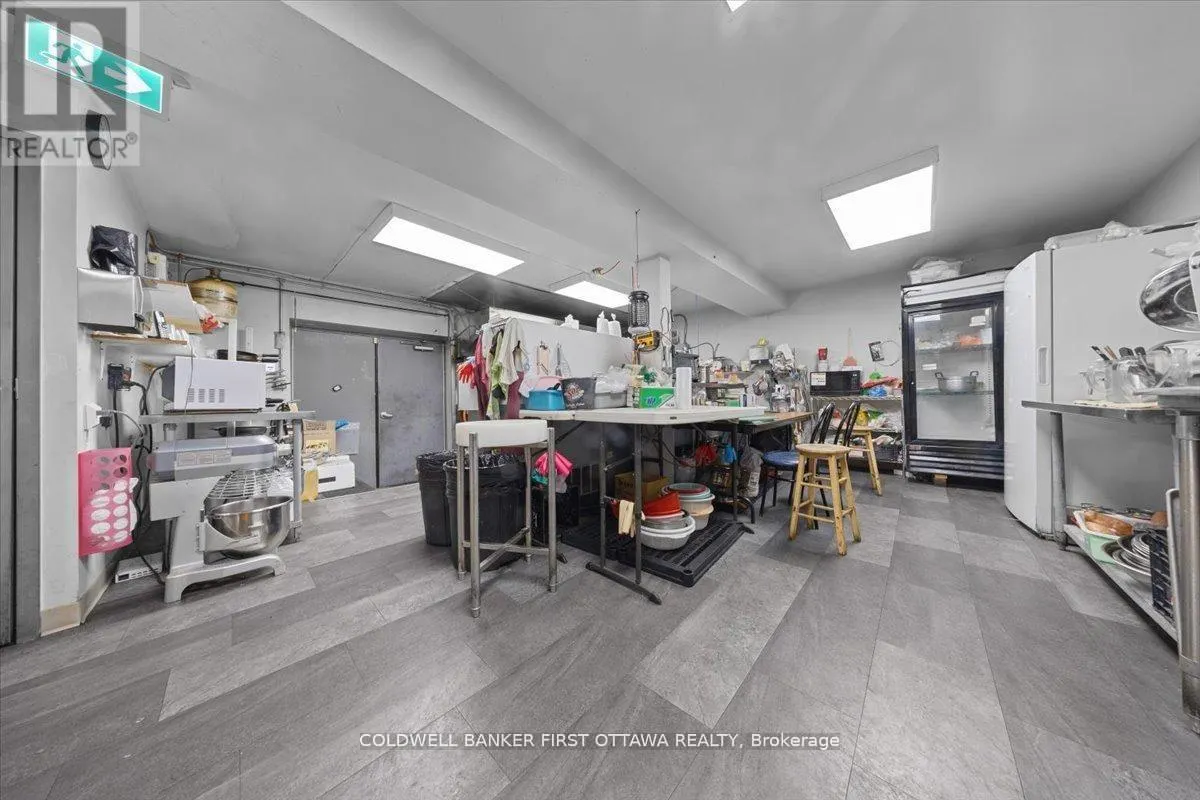 827 SOMERSET STREET W