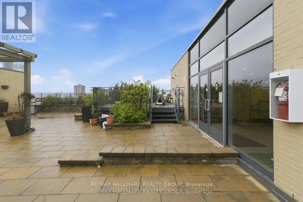 611 - 101 RICHMOND ROAD