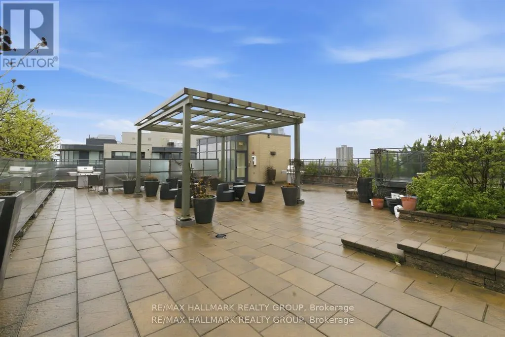 611 - 101 RICHMOND ROAD