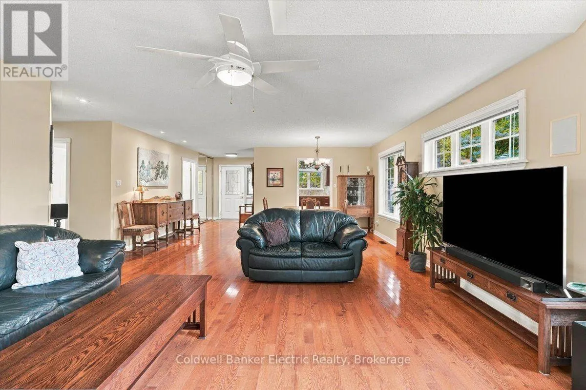 35 - 300 FRANMOR DRIVE #35