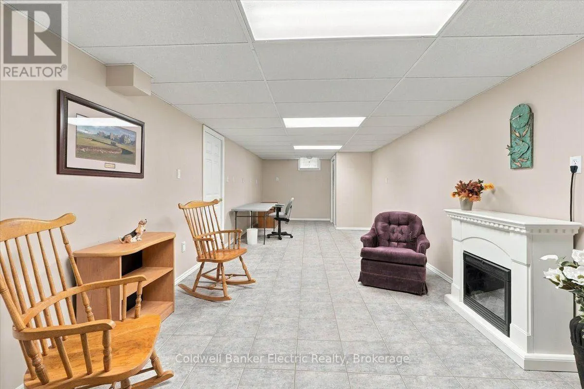 35 - 300 FRANMOR DRIVE #35