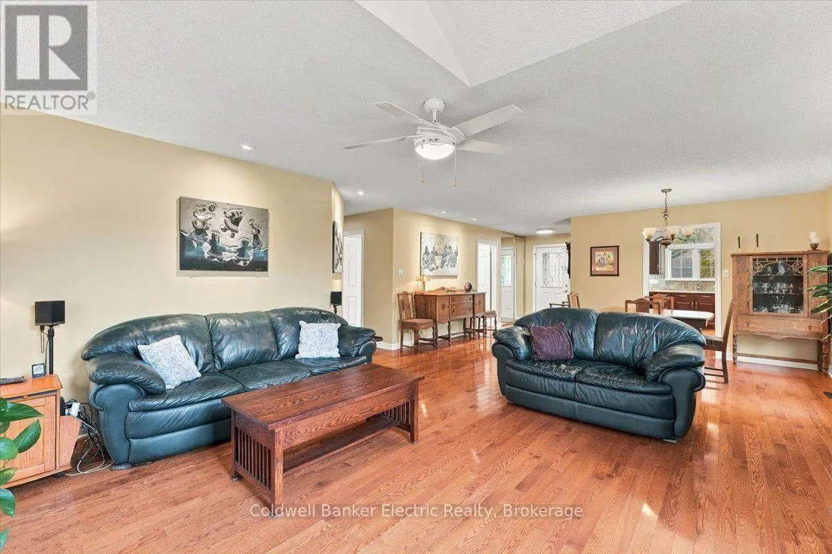 35 - 300 FRANMOR DRIVE #35