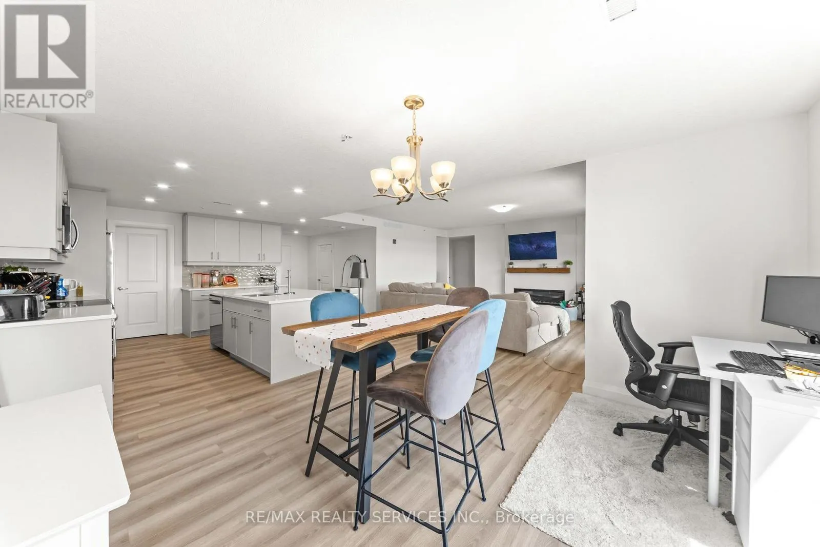 304 - 99B FARLEY ROAD