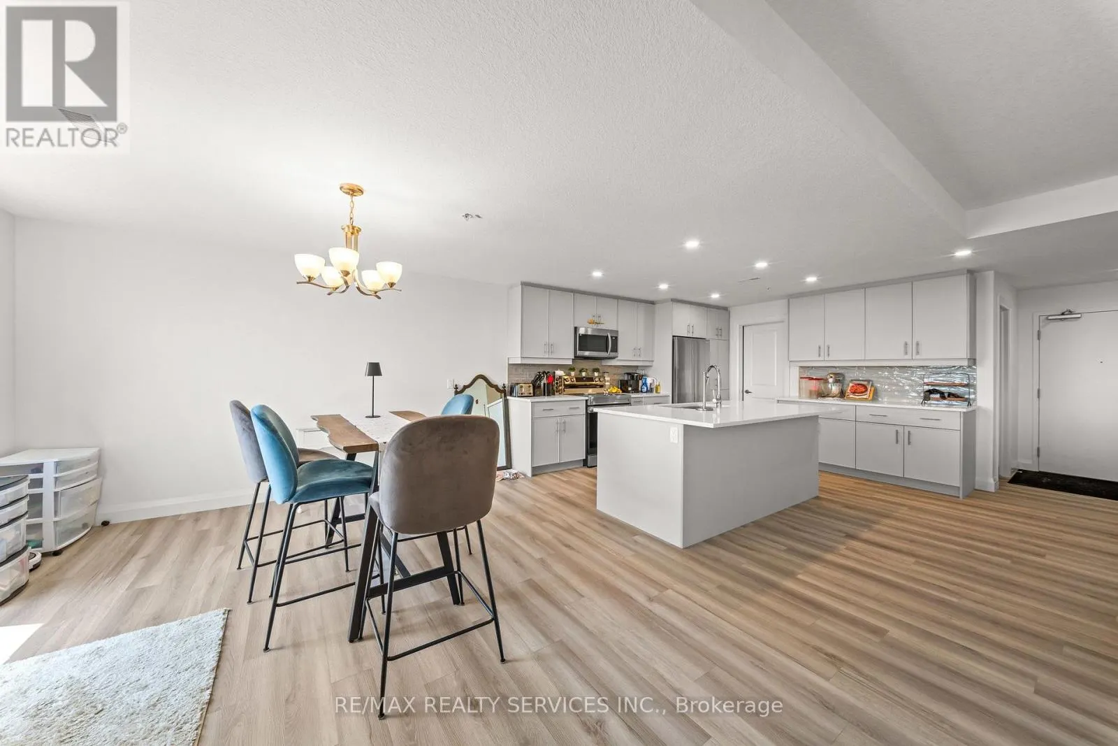 304 - 99B FARLEY ROAD