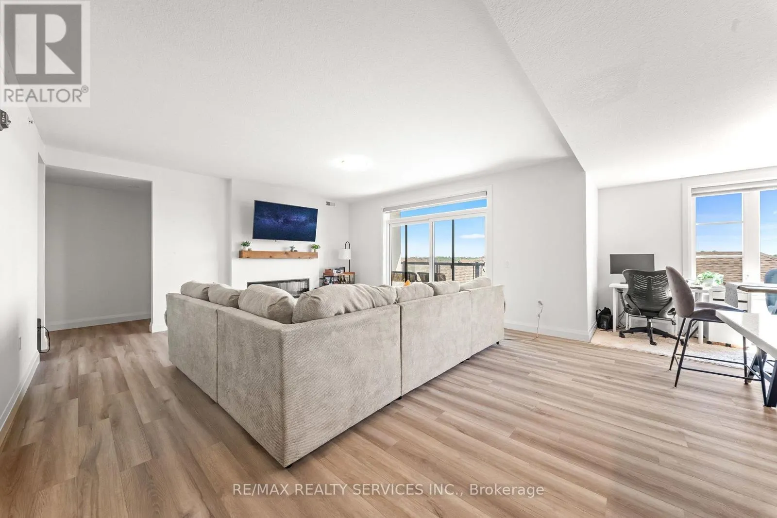 304 - 99B FARLEY ROAD