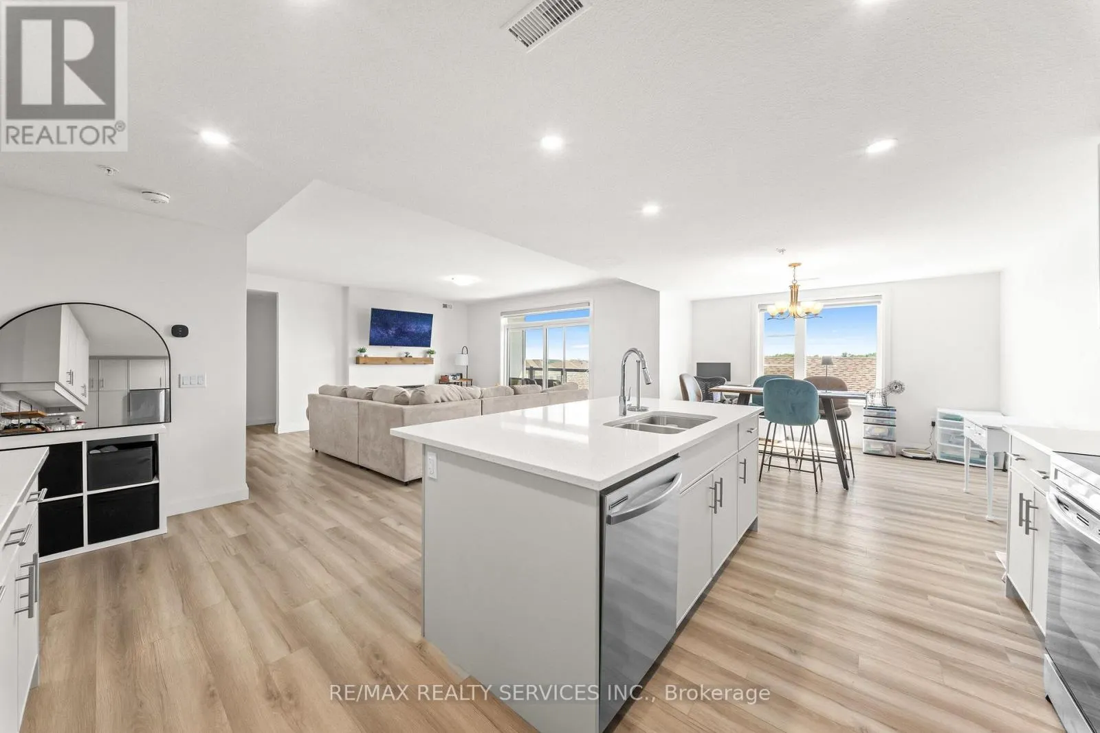 304 - 99B FARLEY ROAD