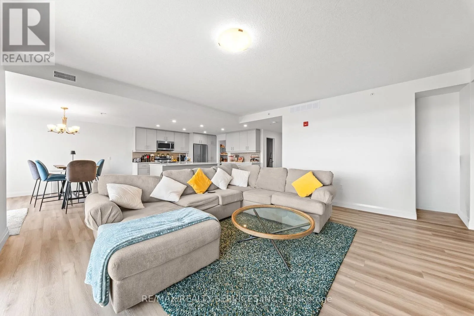 304 - 99B FARLEY ROAD