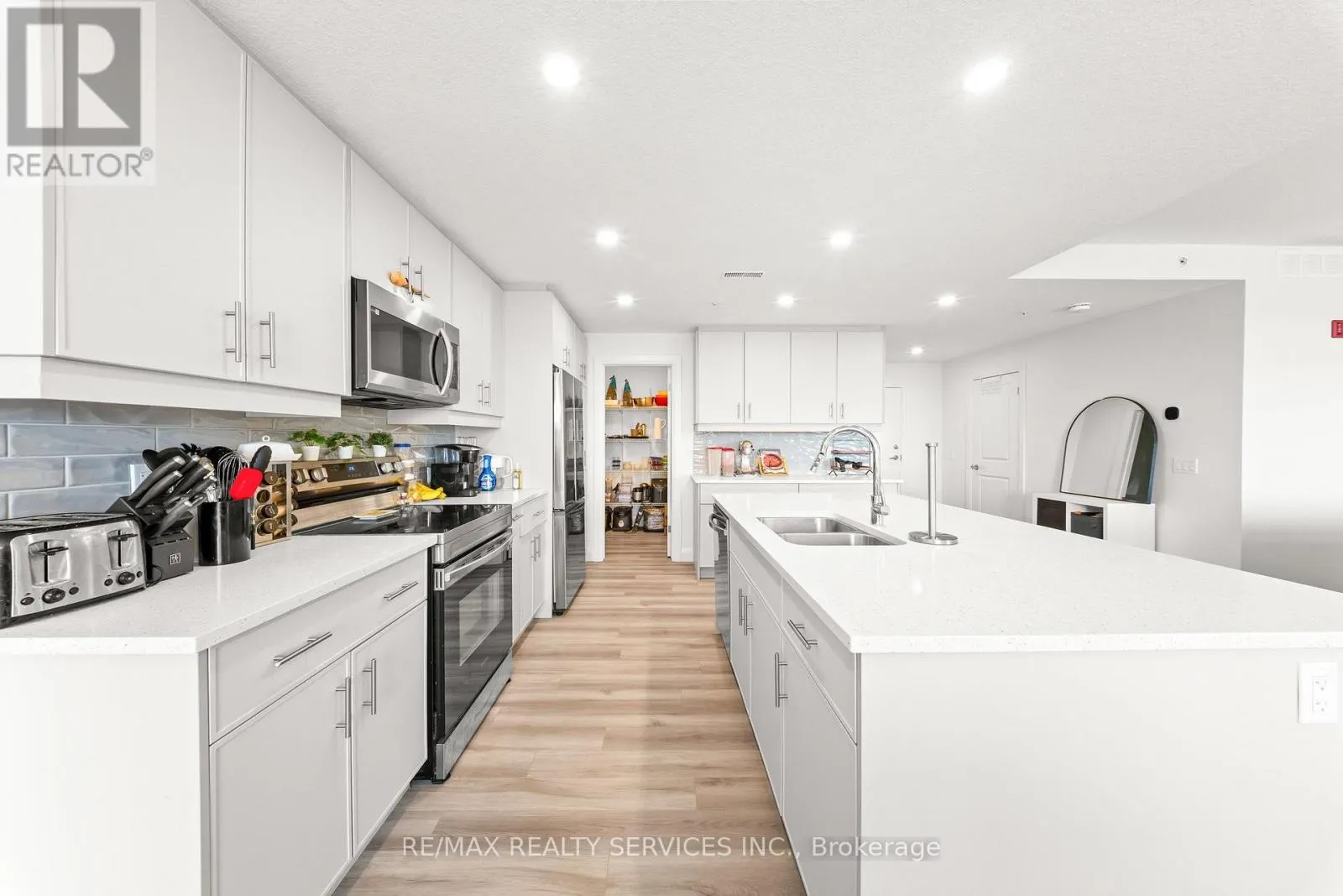 304 - 99B FARLEY ROAD