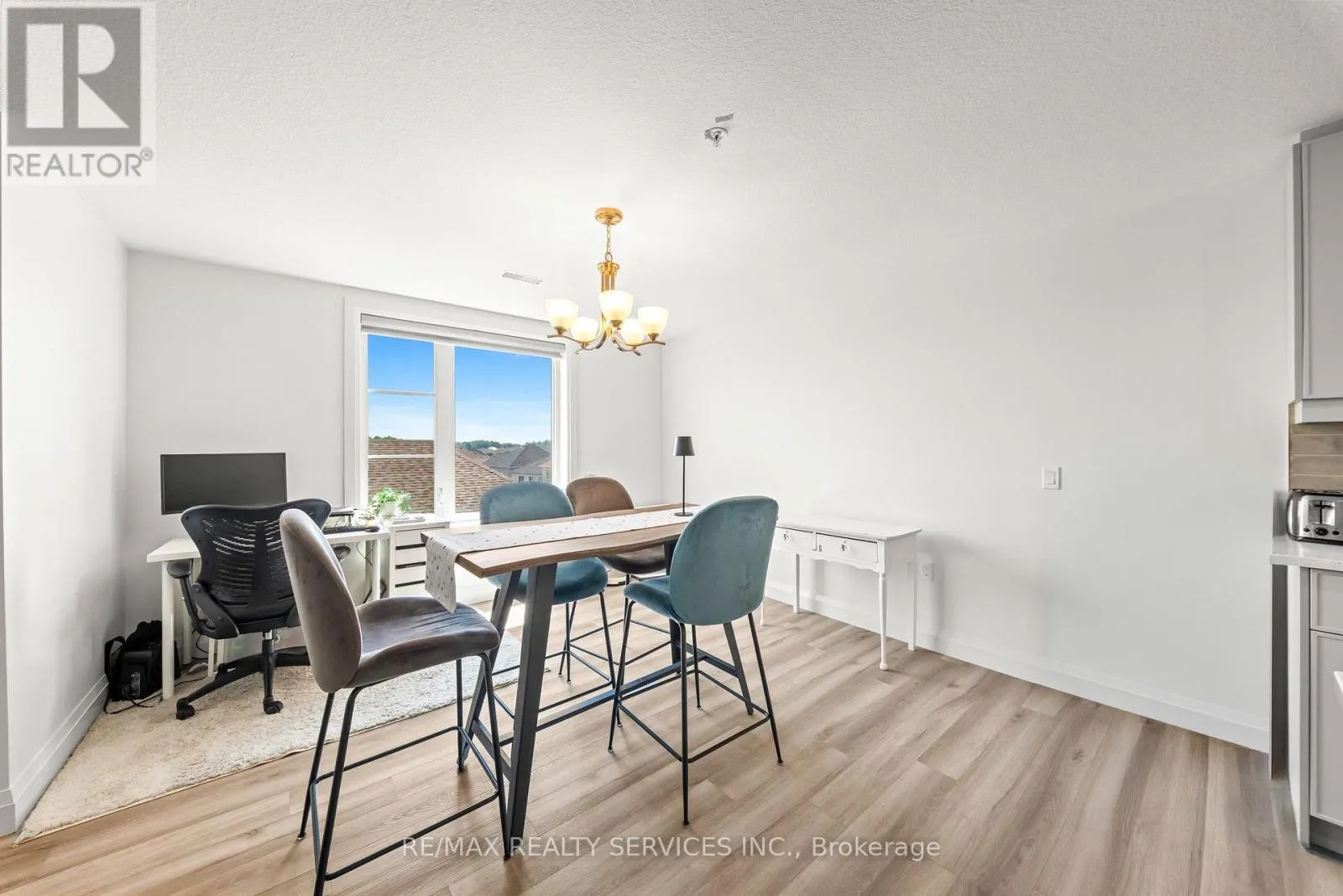 304 - 99B FARLEY ROAD