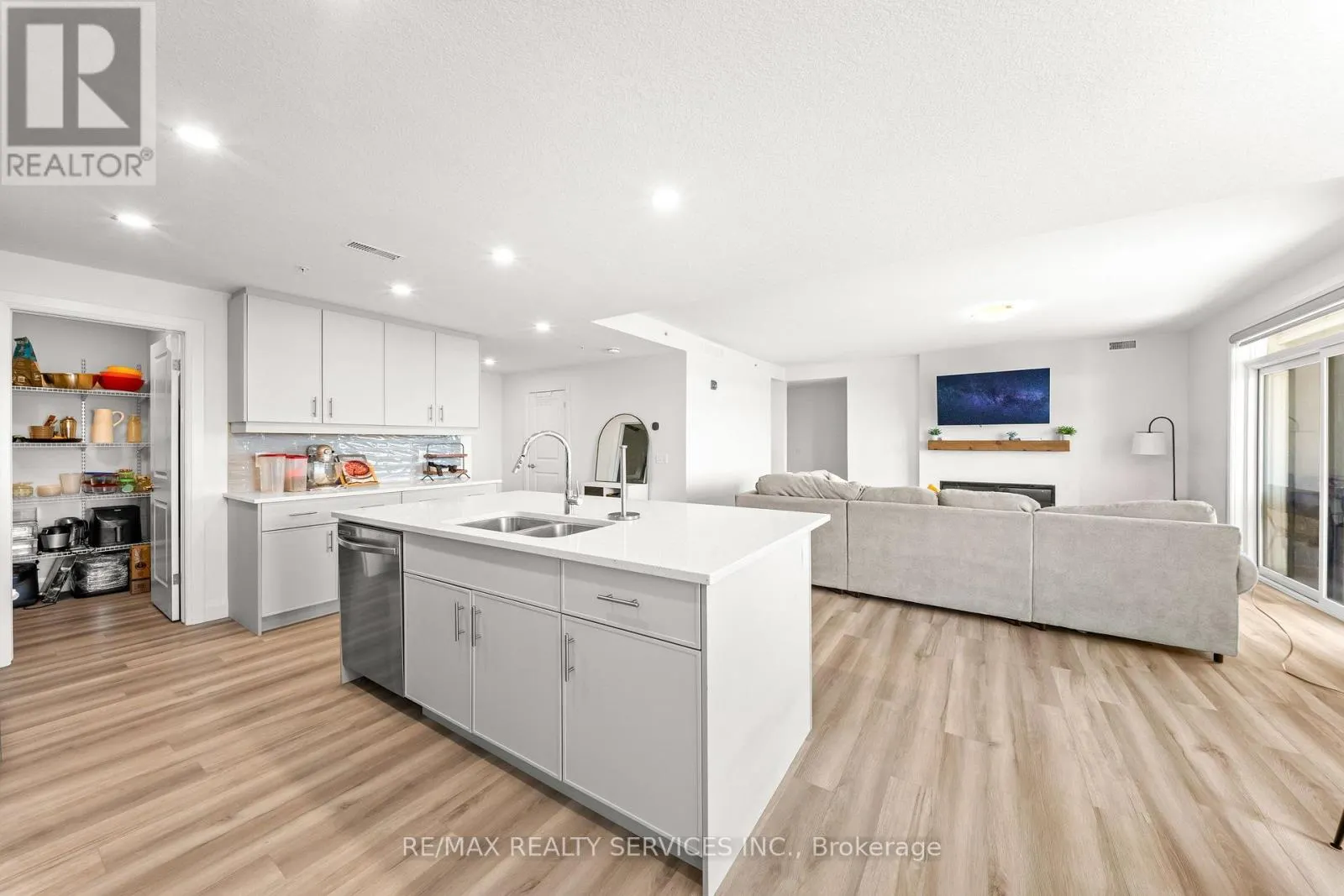 304 - 99B FARLEY ROAD