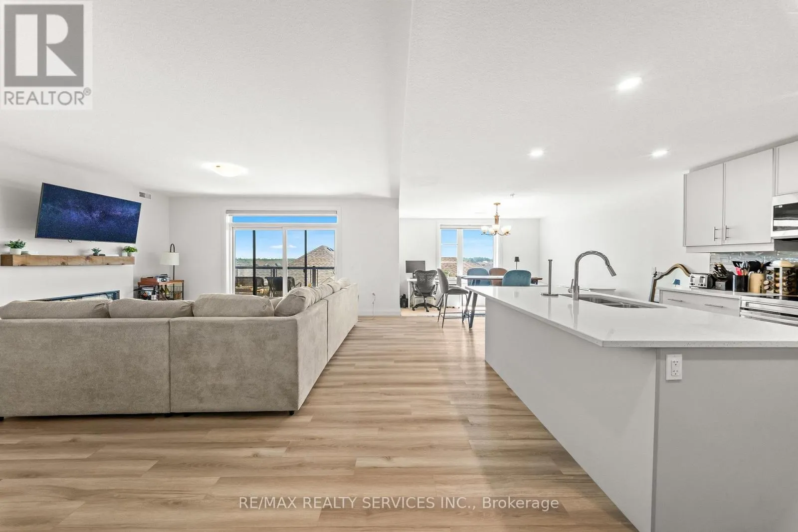304 - 99B FARLEY ROAD