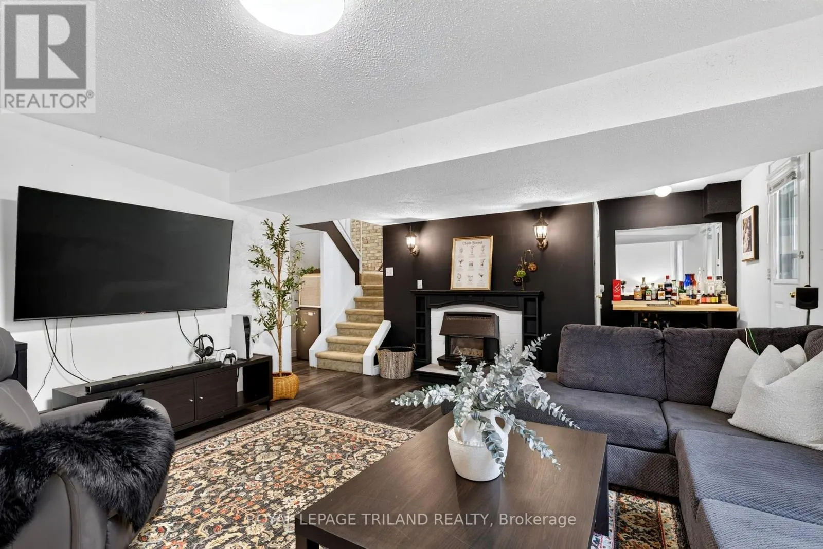 2 - 183 FERGUSON DRIVE #2