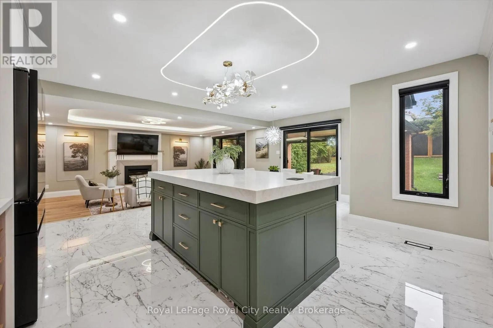 11 BRIDLEWOOD DRIVE