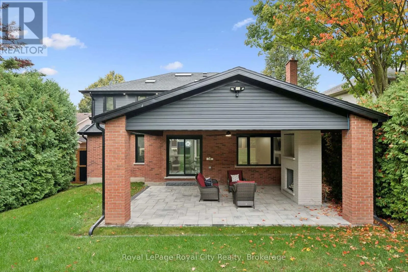 11 BRIDLEWOOD DRIVE