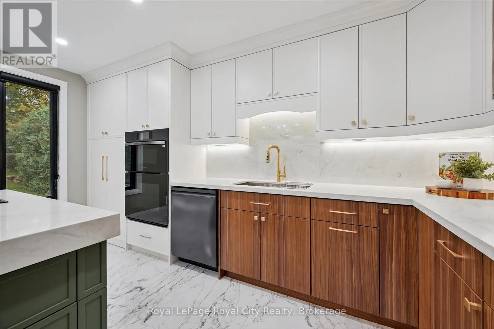 11 BRIDLEWOOD DRIVE