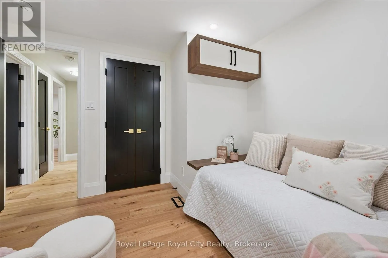 11 BRIDLEWOOD DRIVE