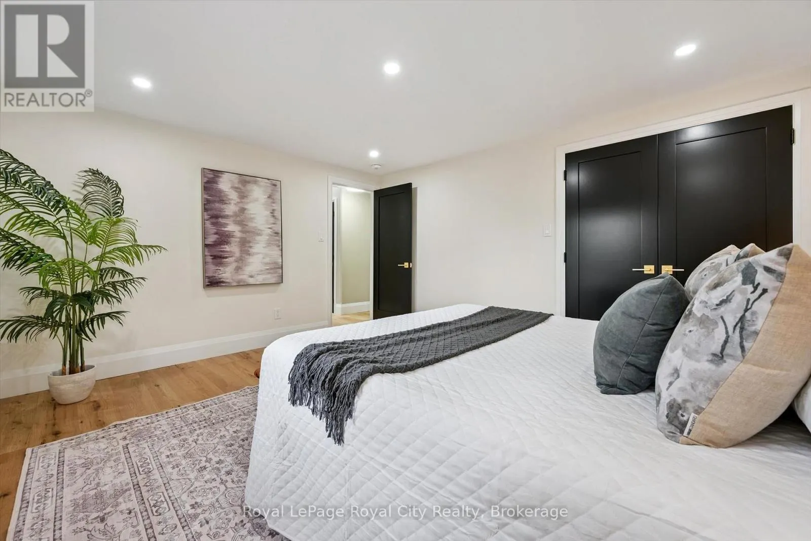 11 BRIDLEWOOD DRIVE