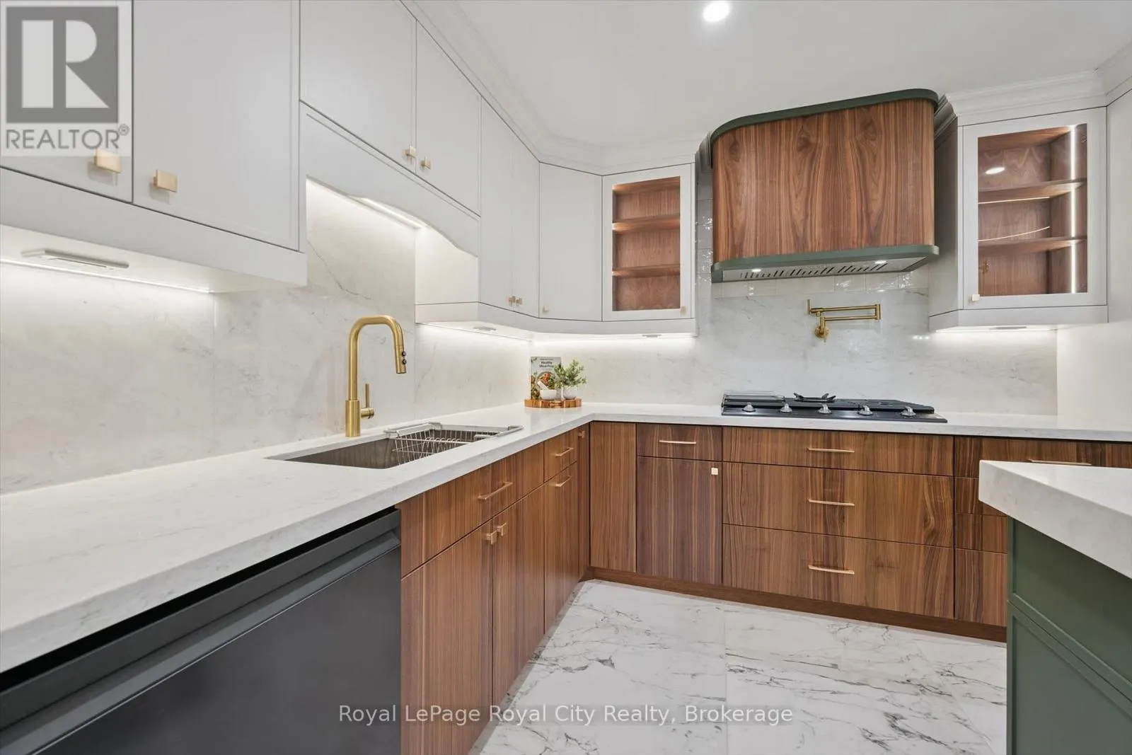 11 BRIDLEWOOD DRIVE