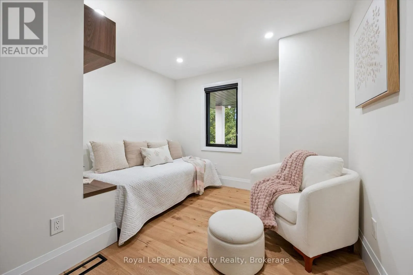 11 BRIDLEWOOD DRIVE