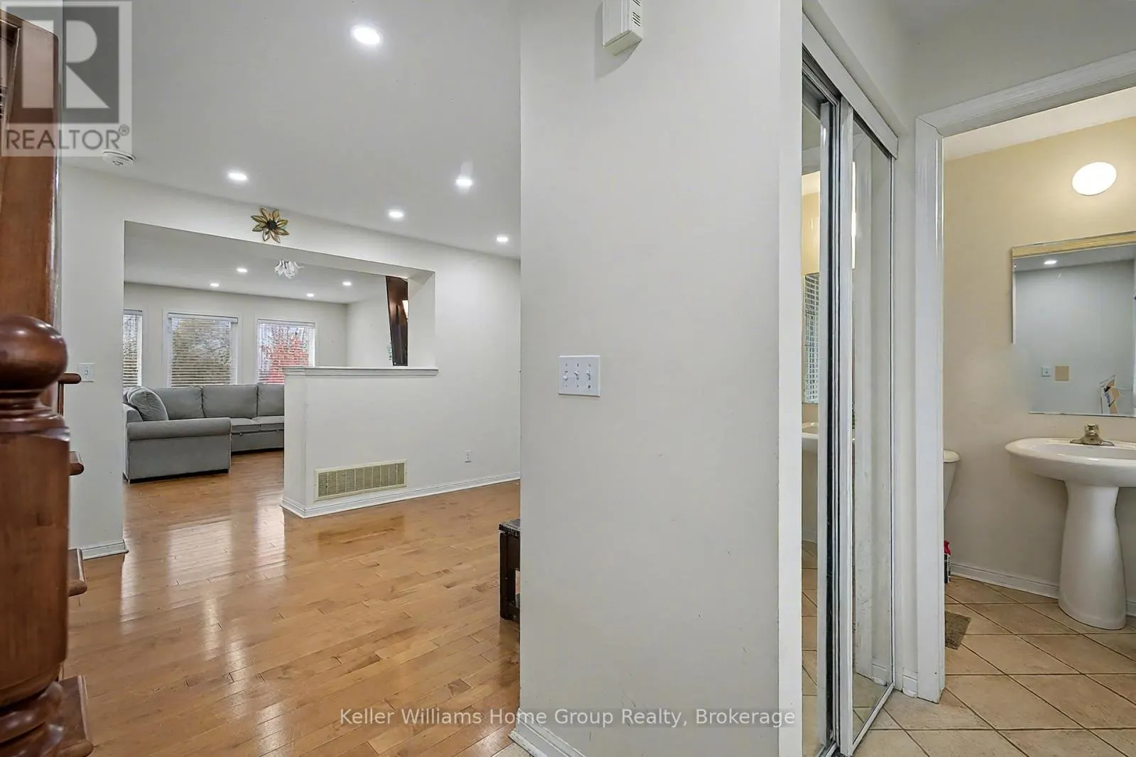 UPPER - 24 BAINTREE WAY #Upper
