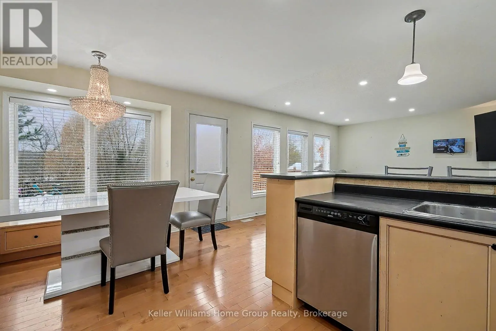 UPPER - 24 BAINTREE WAY #Upper