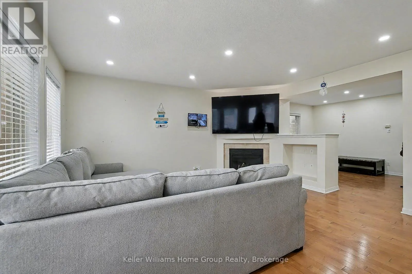 UPPER - 24 BAINTREE WAY #Upper