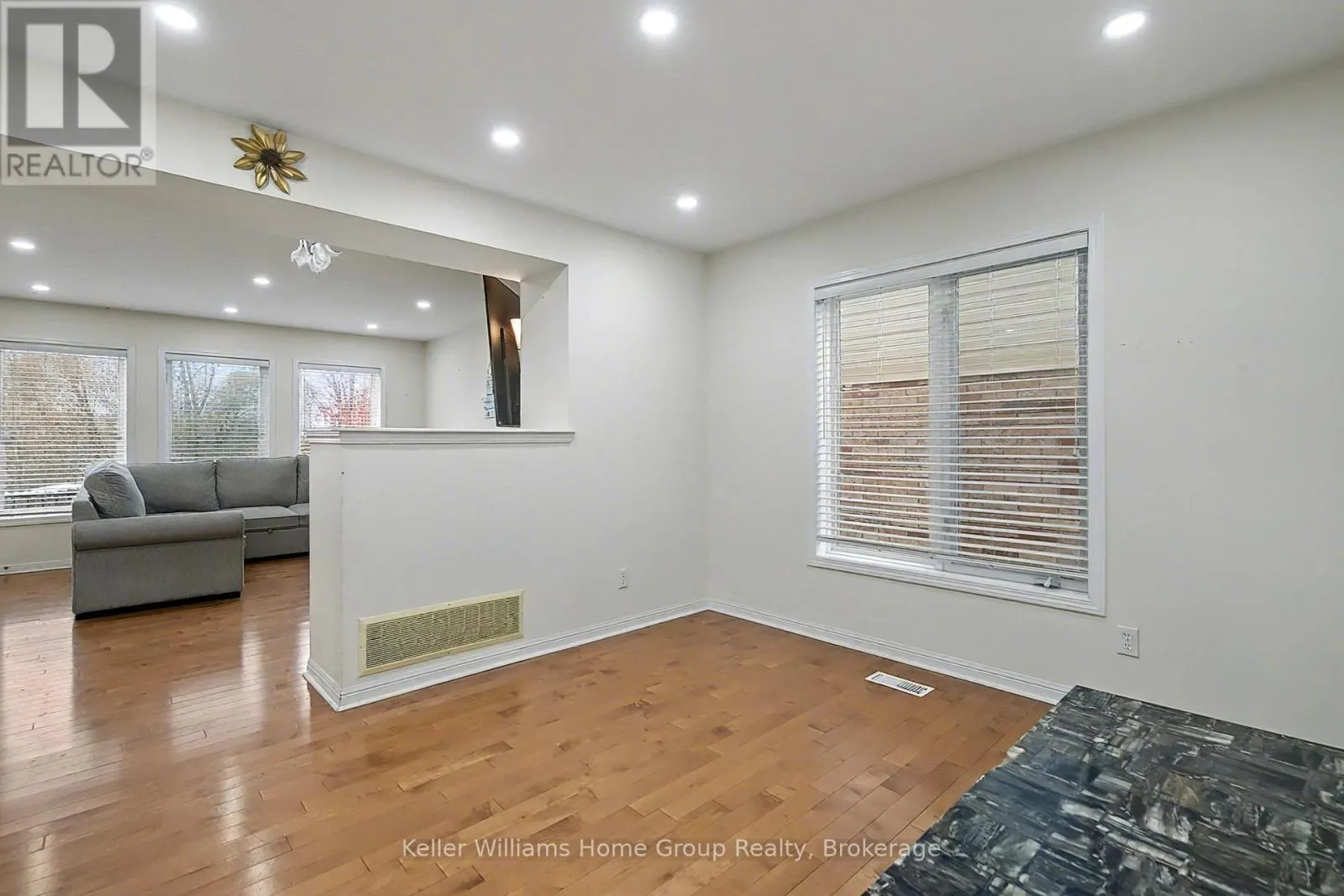 UPPER - 24 BAINTREE WAY #Upper