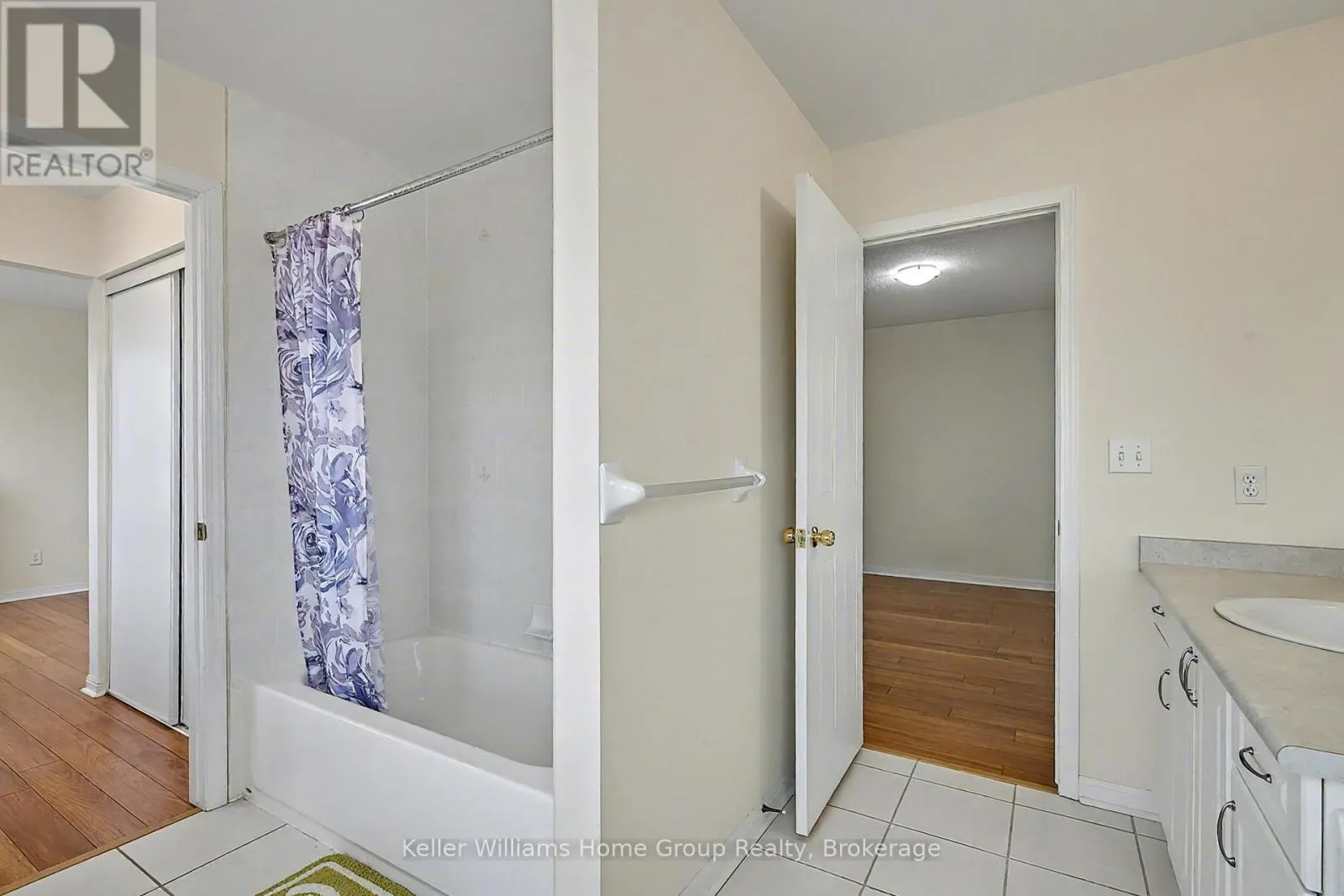 UPPER - 24 BAINTREE WAY #Upper