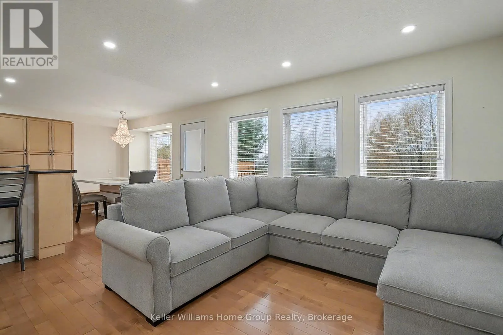 UPPER - 24 BAINTREE WAY #Upper