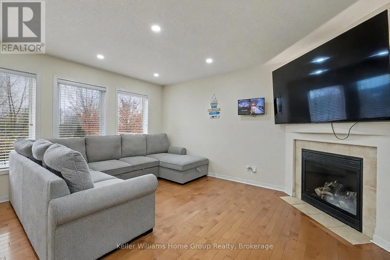 UPPER - 24 BAINTREE WAY #Upper