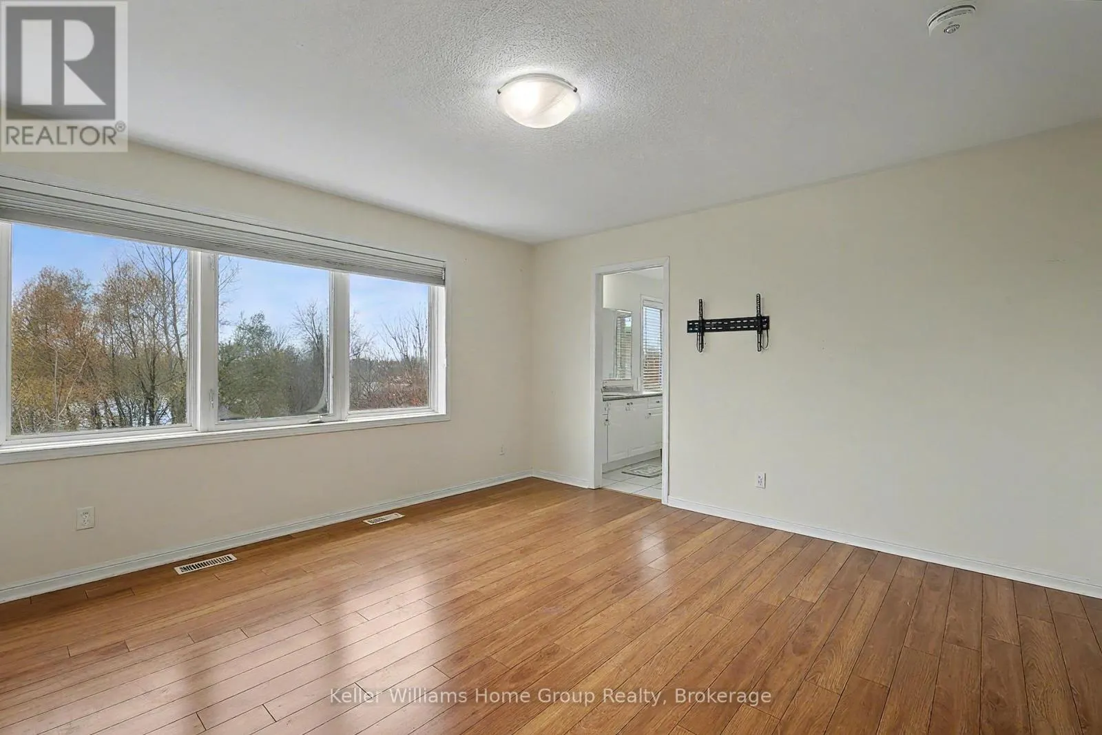 UPPER - 24 BAINTREE WAY #Upper