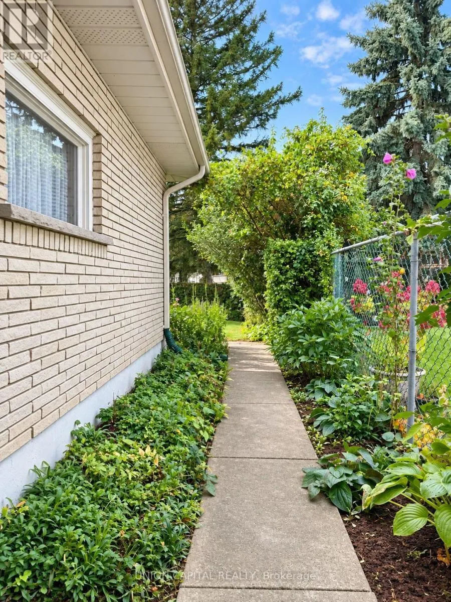 21 CROYDON DRIVE