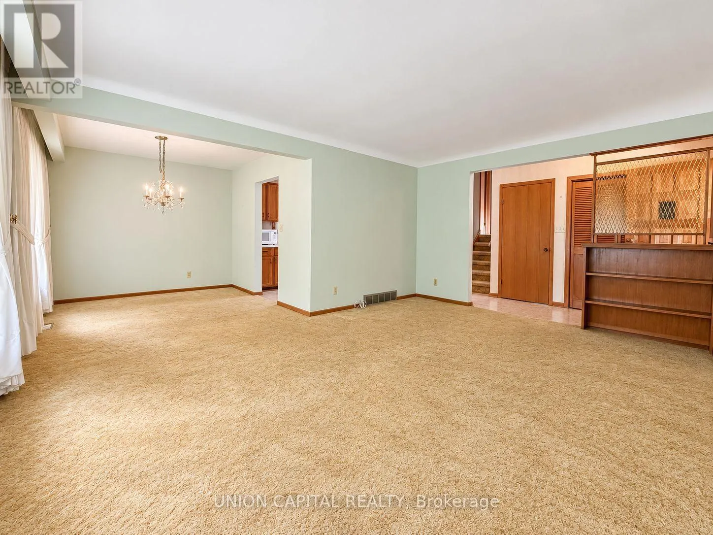 21 CROYDON DRIVE