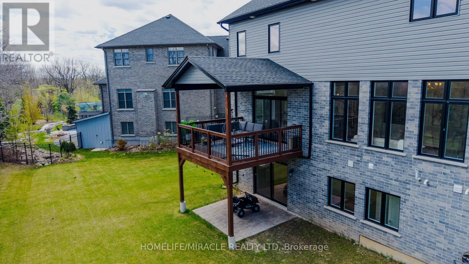 245 TAMARACK BOULEVARD