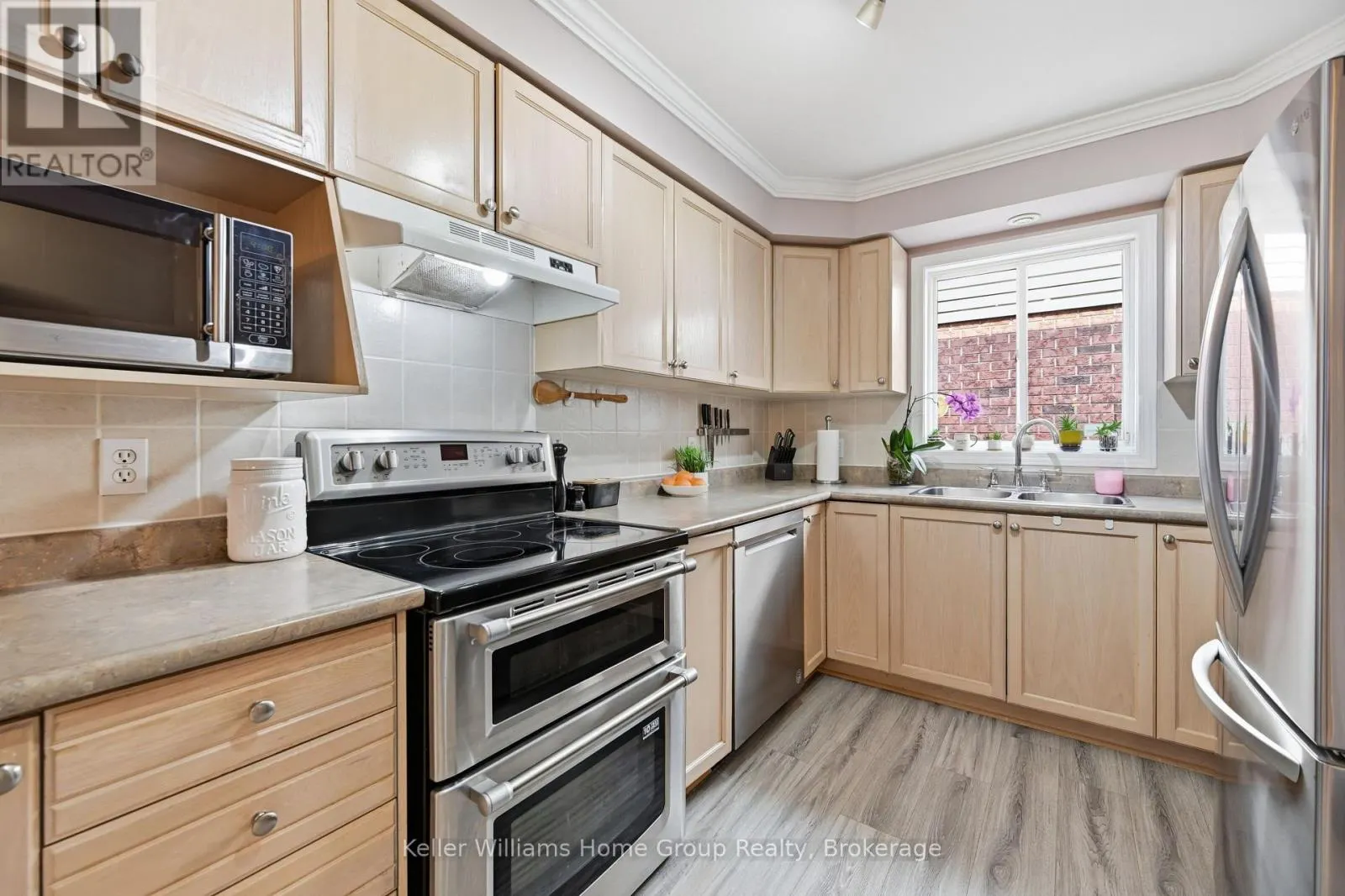 31 VINIFERA DRIVE