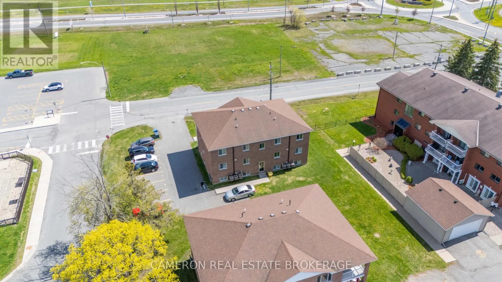 27 LONG SAULT DRIVE