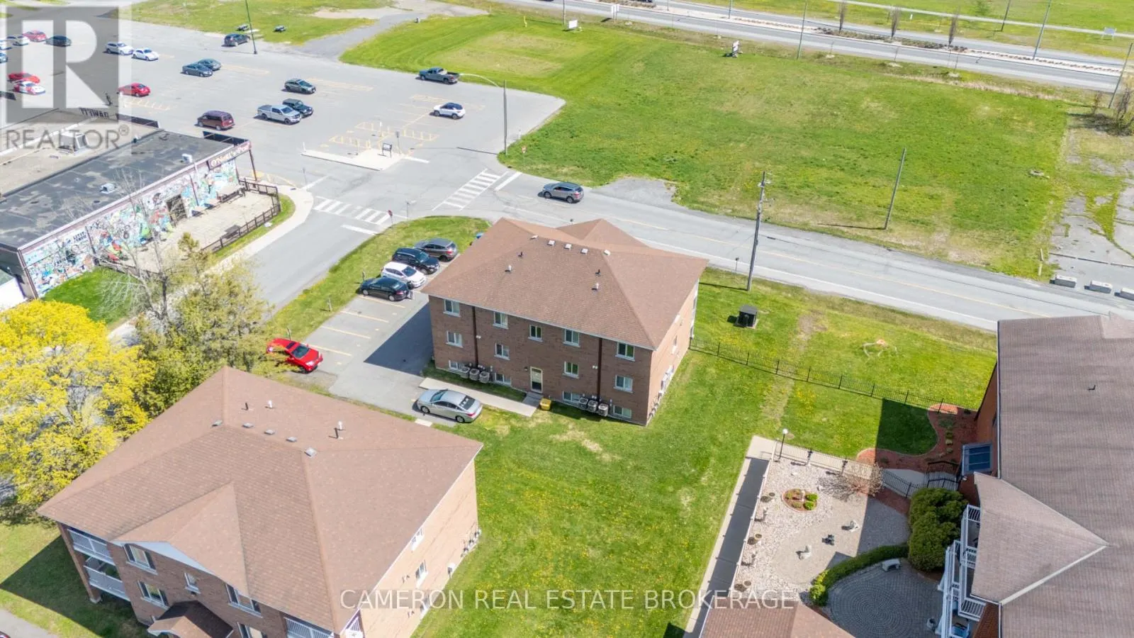 27 LONG SAULT DRIVE