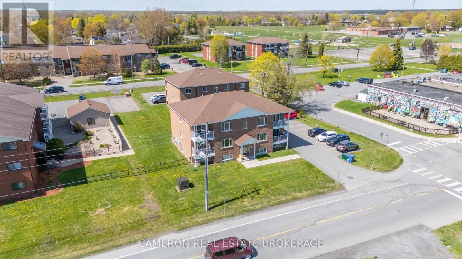 27 LONG SAULT DRIVE