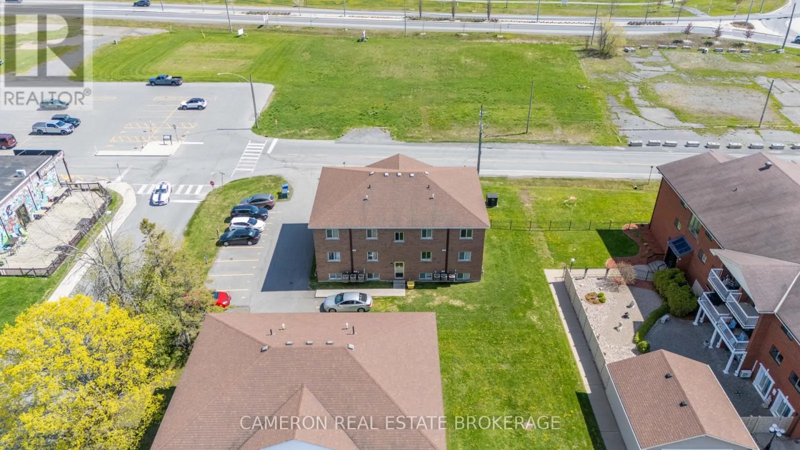 27 LONG SAULT DRIVE