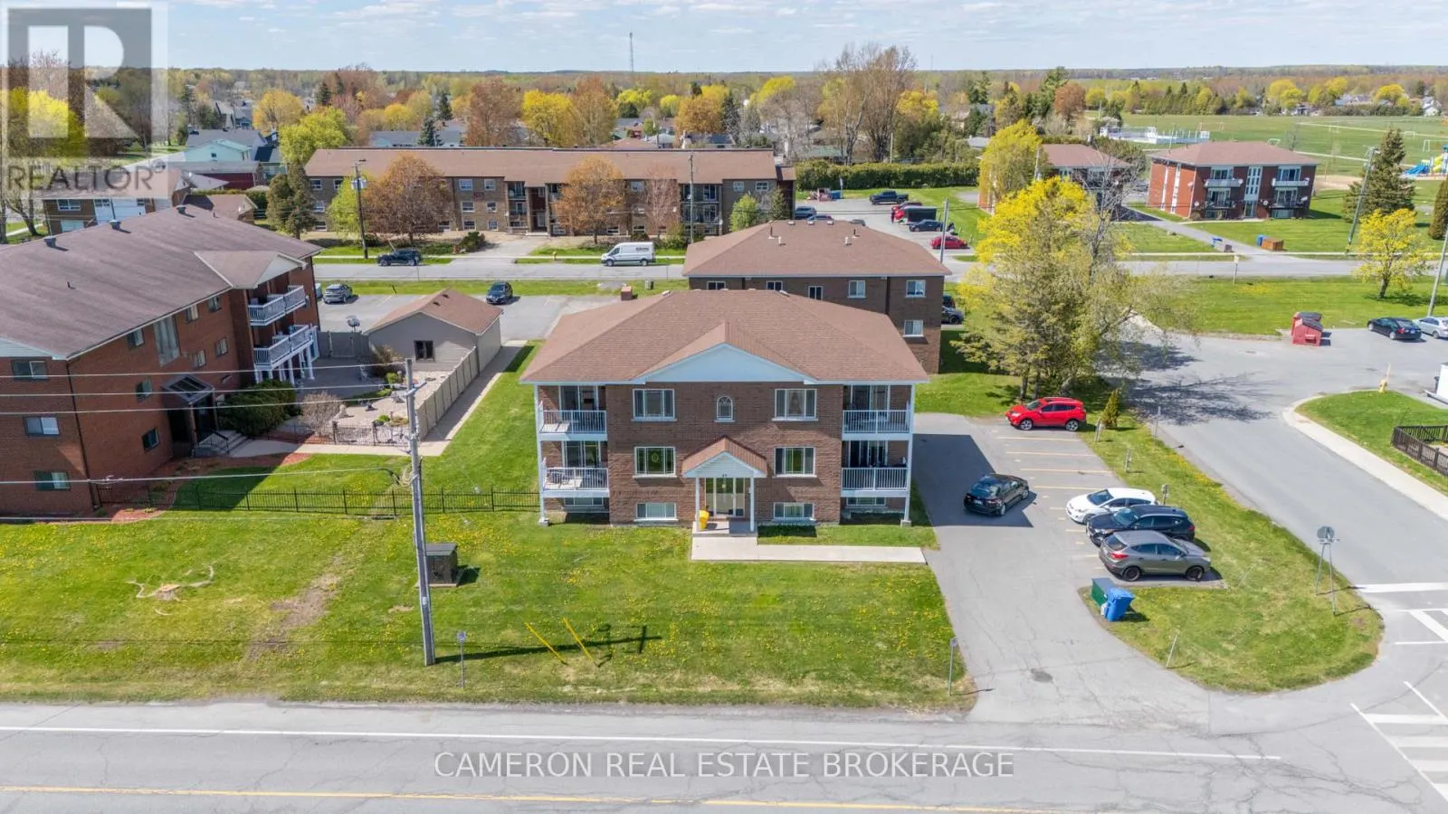 27 LONG SAULT DRIVE