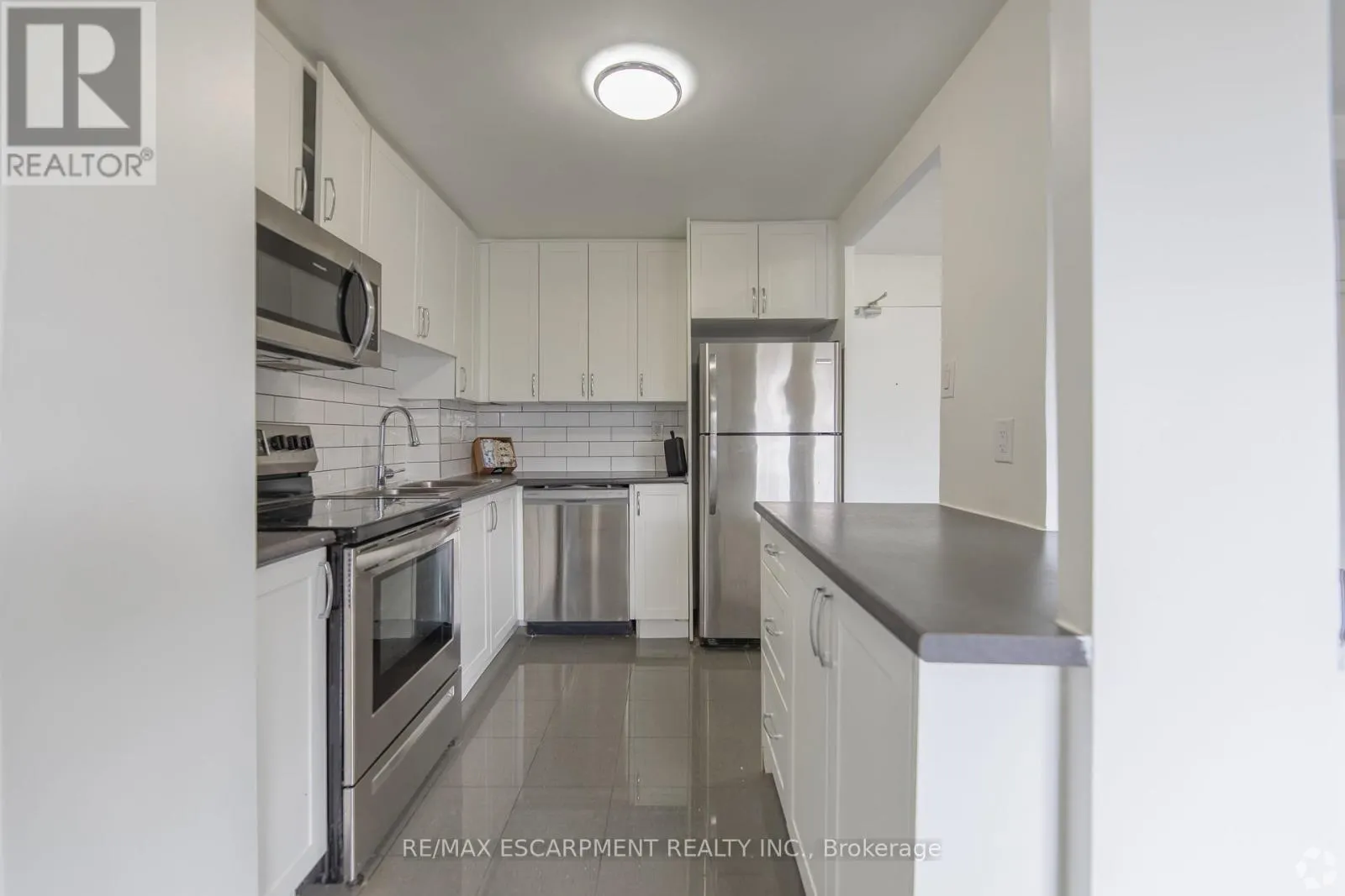 707 - 285 ERB STREET W