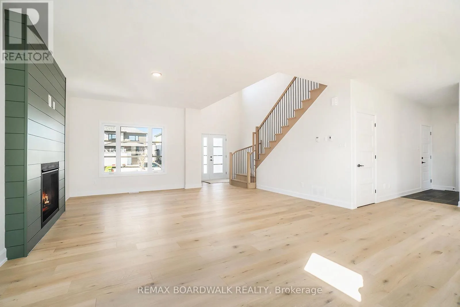 619 GENEVA CRESCENT