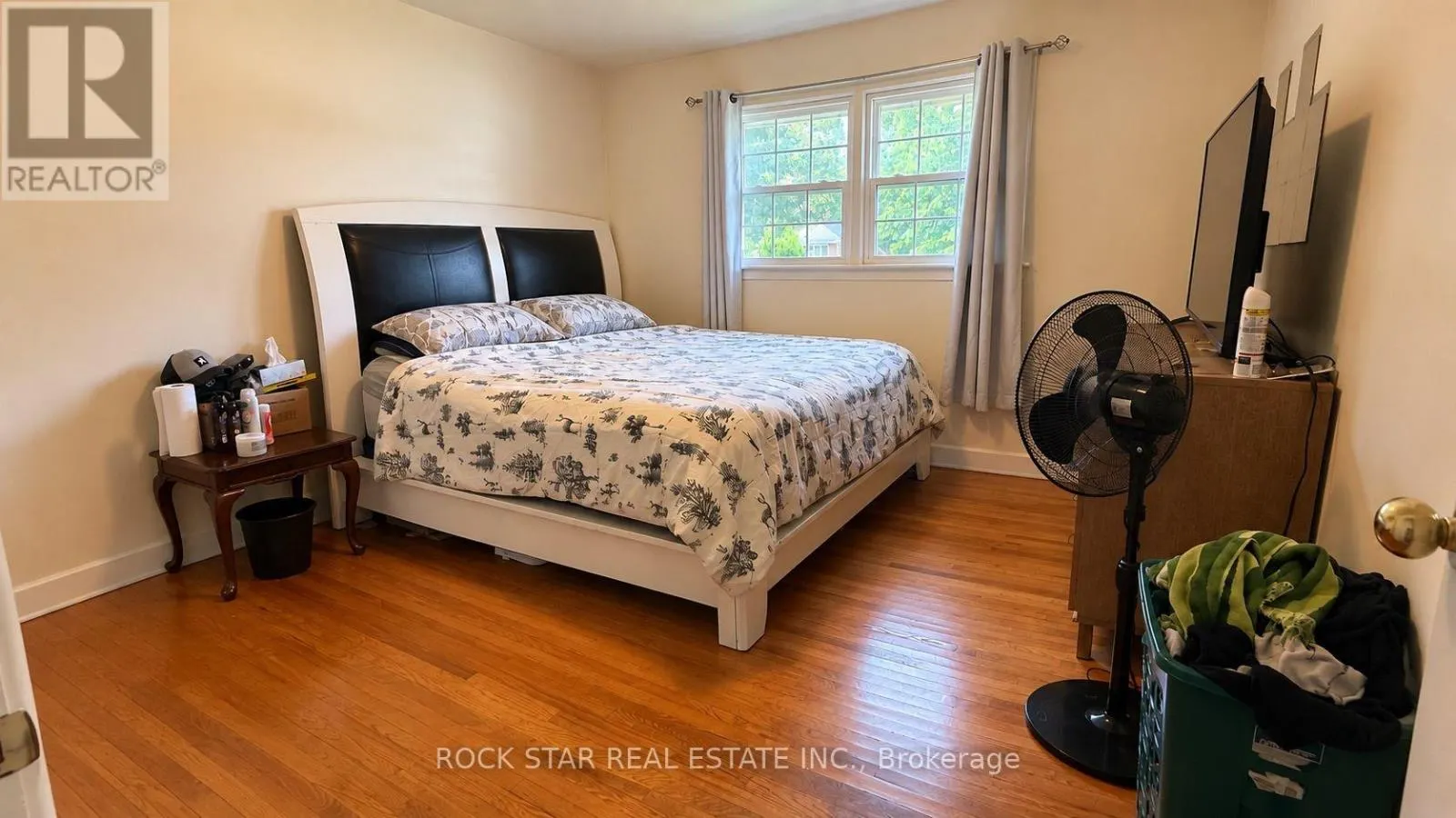 12 ROSELAND AVENUE