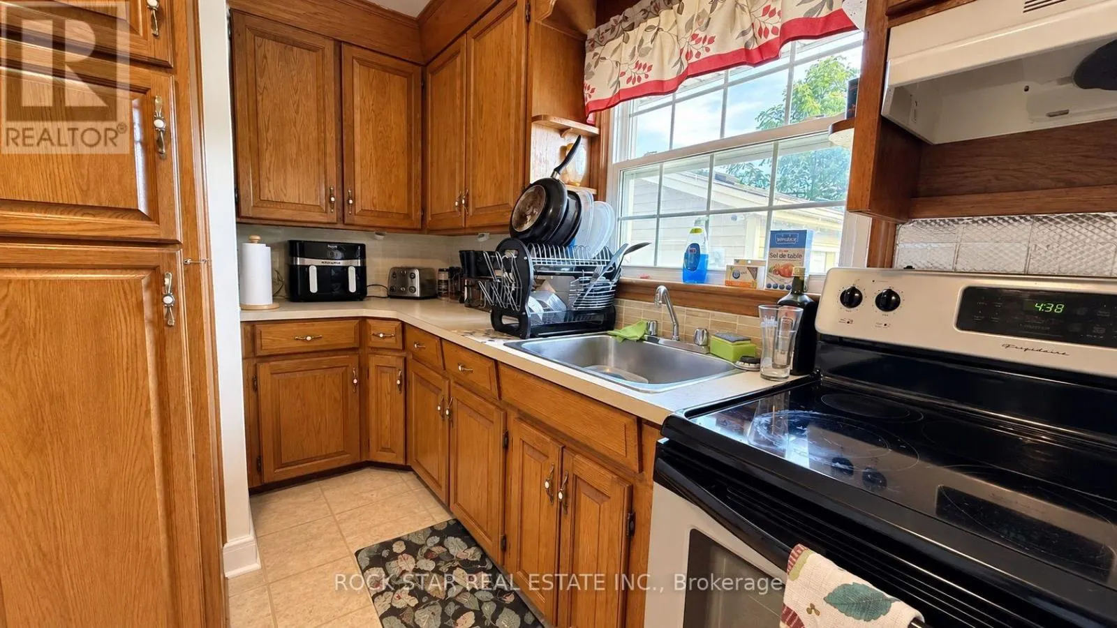 12 ROSELAND AVENUE