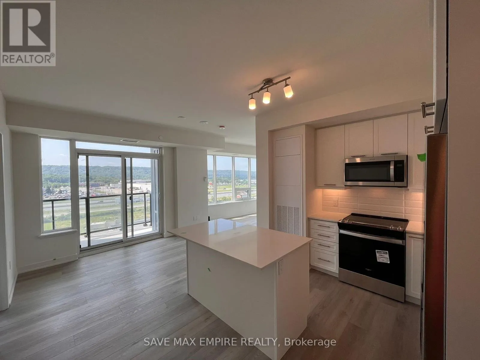 902 - 385 WINSTON ROAD