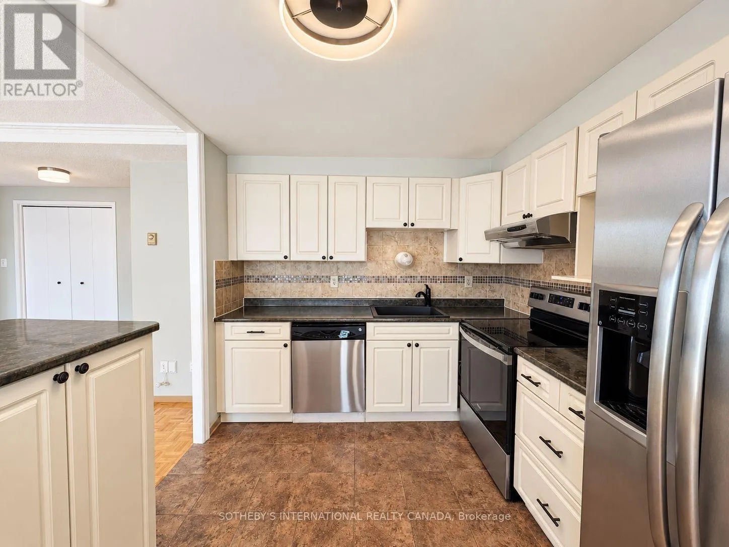 601 - 109 KING STREET E