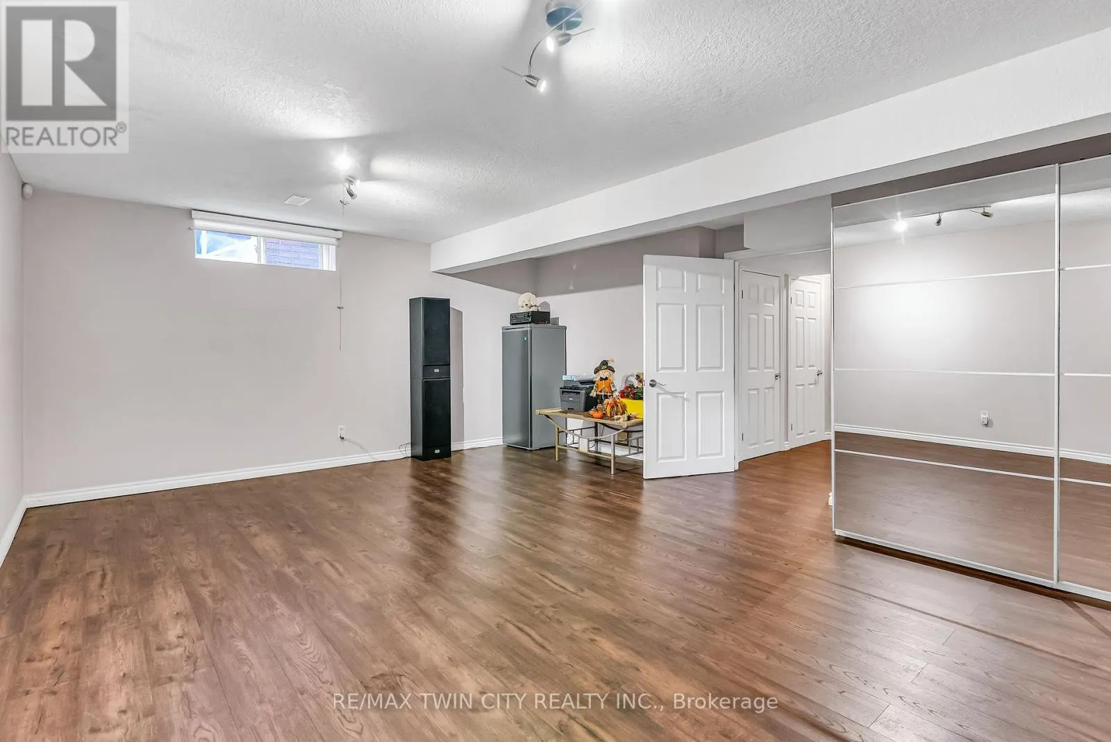 193 MOUNTAIN LAUREL CRESCENT
