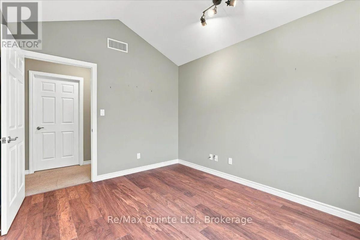 4 FOREST DRIVE