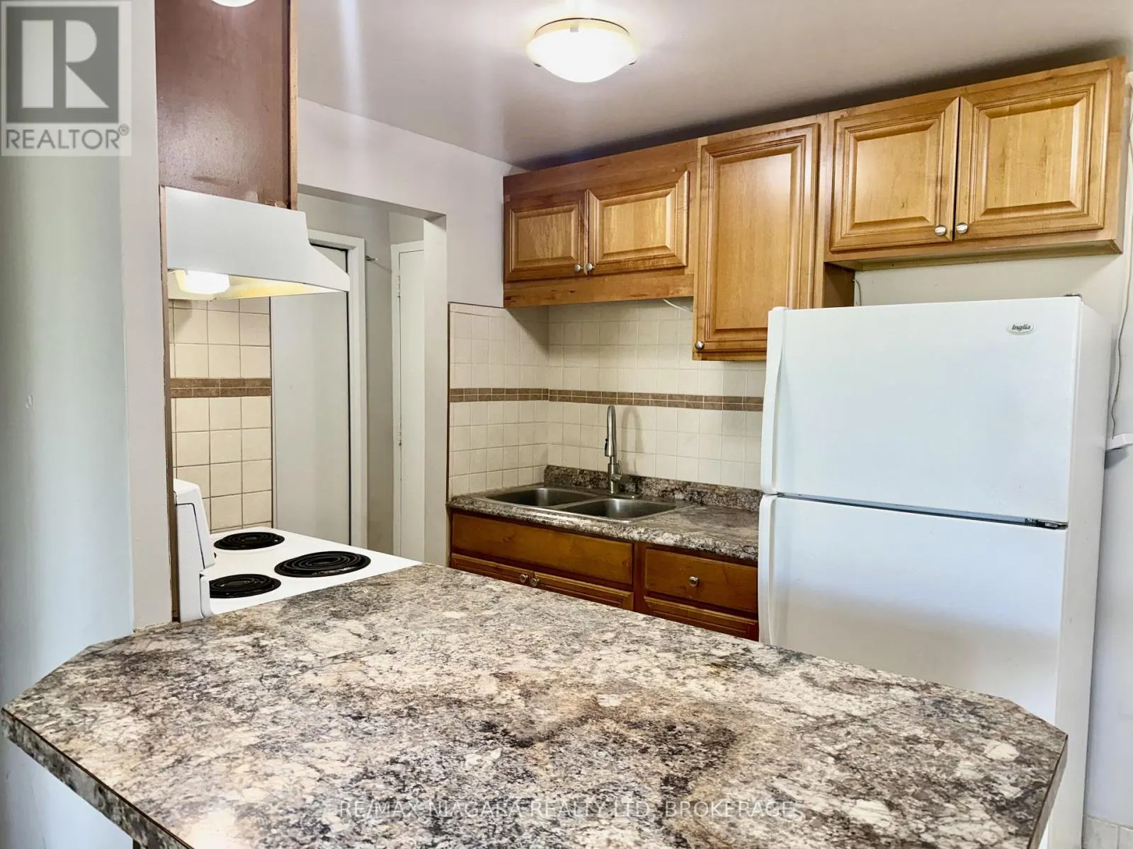 102 - 7 RIVERVIEW BOULEVARD #102