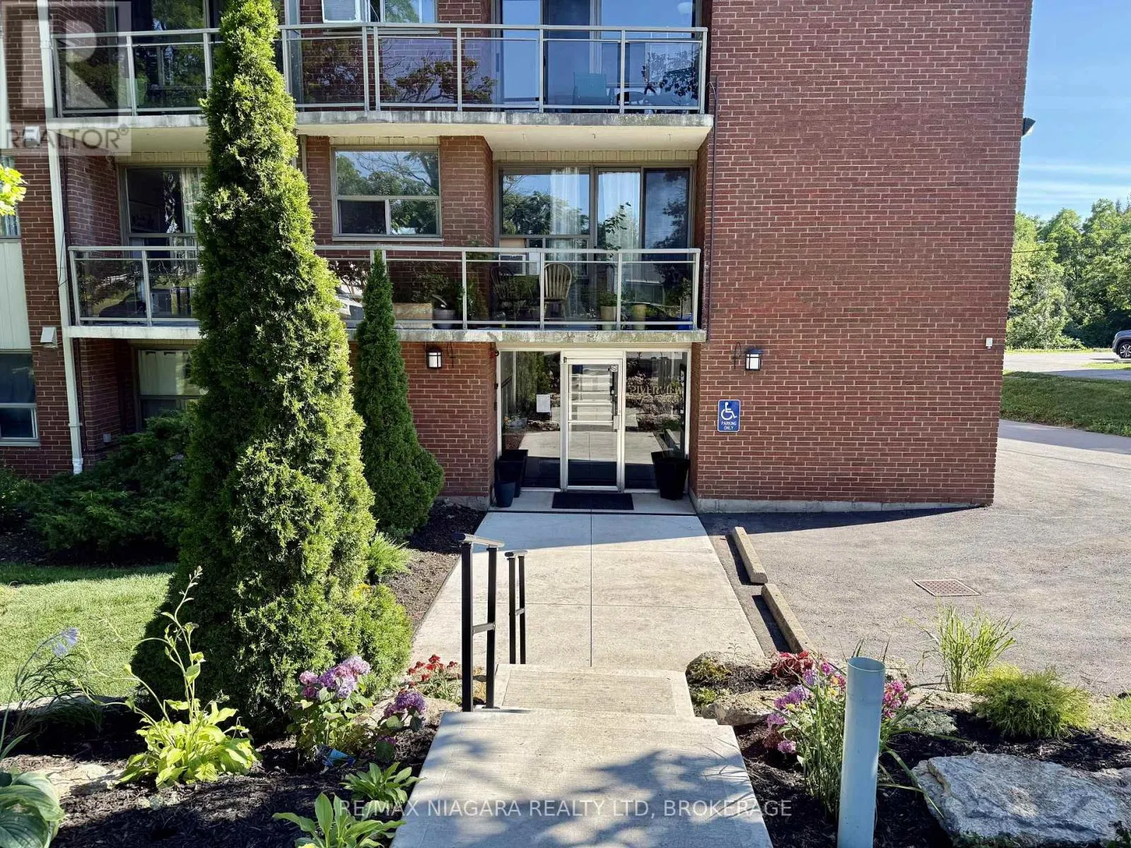 102 - 7 RIVERVIEW BOULEVARD #102